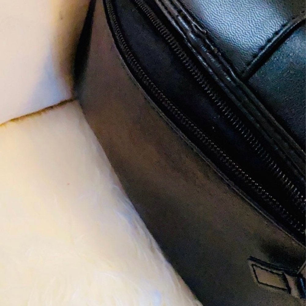 Spring Sale Crossbody - Picture 6 of 7